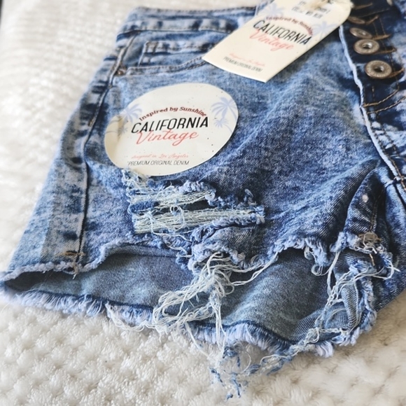 CALIFORNIA VINTAGE DISTRESSED DENIM SHORTS SIZE 3 NEW WITH TAGS - Picture 11 of 13